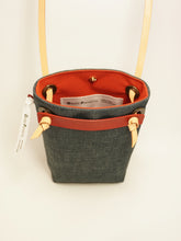 Load image into Gallery viewer, グラン・ポシェットT型デニム×レザー