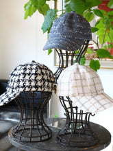 Load image into Gallery viewer, Tweed Cap